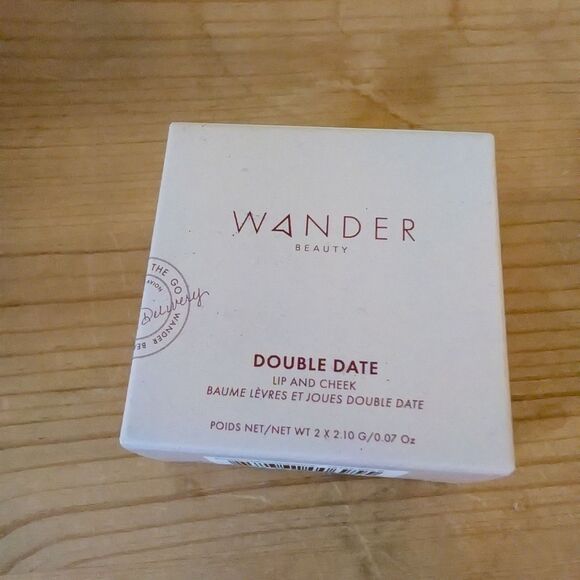 Dual-Tone Blush and Highlighter - Picture 2 of 4